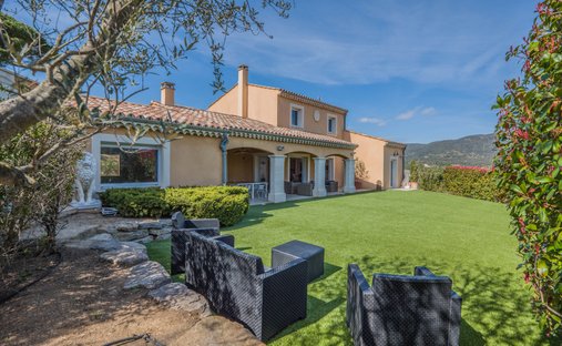 Villa in Ville-Les Saquedes-Le Bouillonnet, Sainte-Maxime, France 1