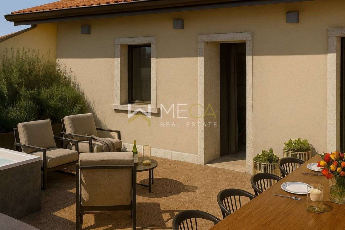 Apartment in Historic Center, Desenzano del Garda, Lombardy 2 - 16300129