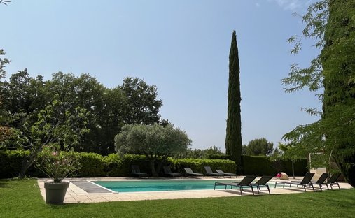 Villa in Modène, Provence-Alpes-Côte d'Azur, France 1