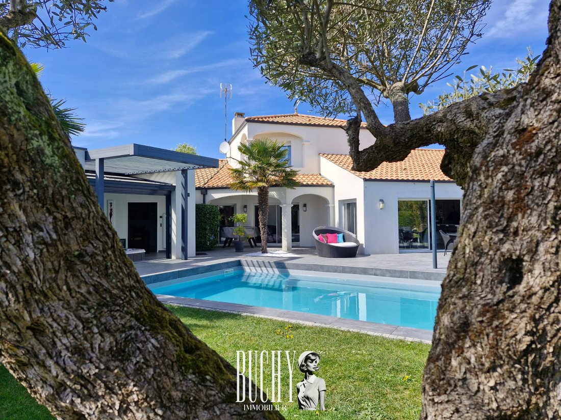 House in Olonne-sur-Mer, Les Sables-d'Olonne, France 1 - 16297426
