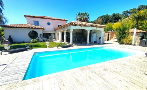 Villa in Centre Ville, Carqueiranne, France 1