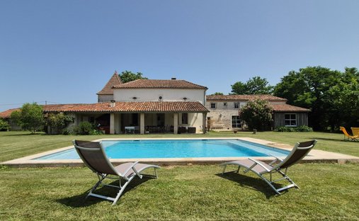 Estate in Fongrave, Nouvelle-Aquitaine, France 1