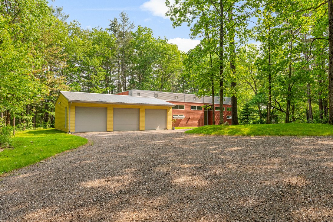 House in Chapeau, Quebec, Canada 2 - 16295972