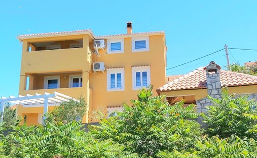 Villa in Cunski, Primorje-Gorski Kotar County, Croatia 1