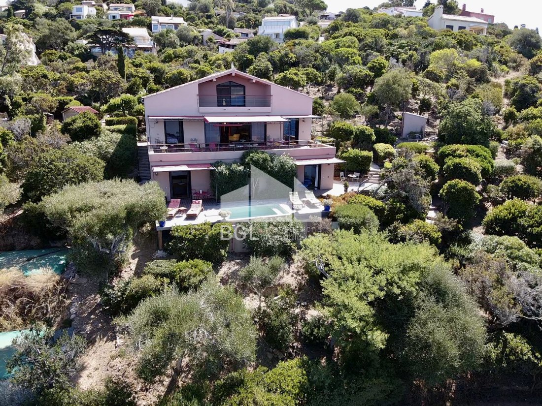 House in Hyeres, Provence-Alpes-Côte d'Azur, France 1 - 16296575