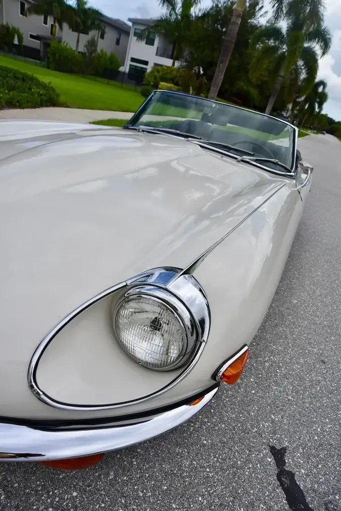 Cabriolet in Glendale, United States 2 - 16307082