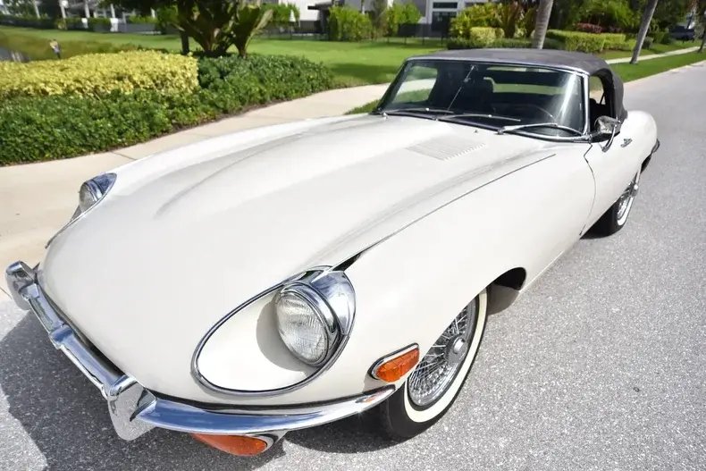 Cabriolet in Glendale, United States 1 - 16307082