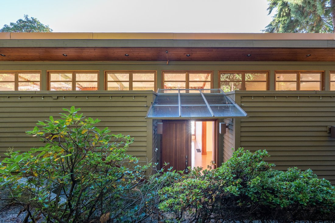 House in Sechelt, British Columbia, Canada 4 - 16298918