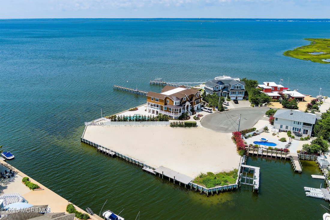 House in Ship Bottom, New Jersey, United States 2 - 16299673