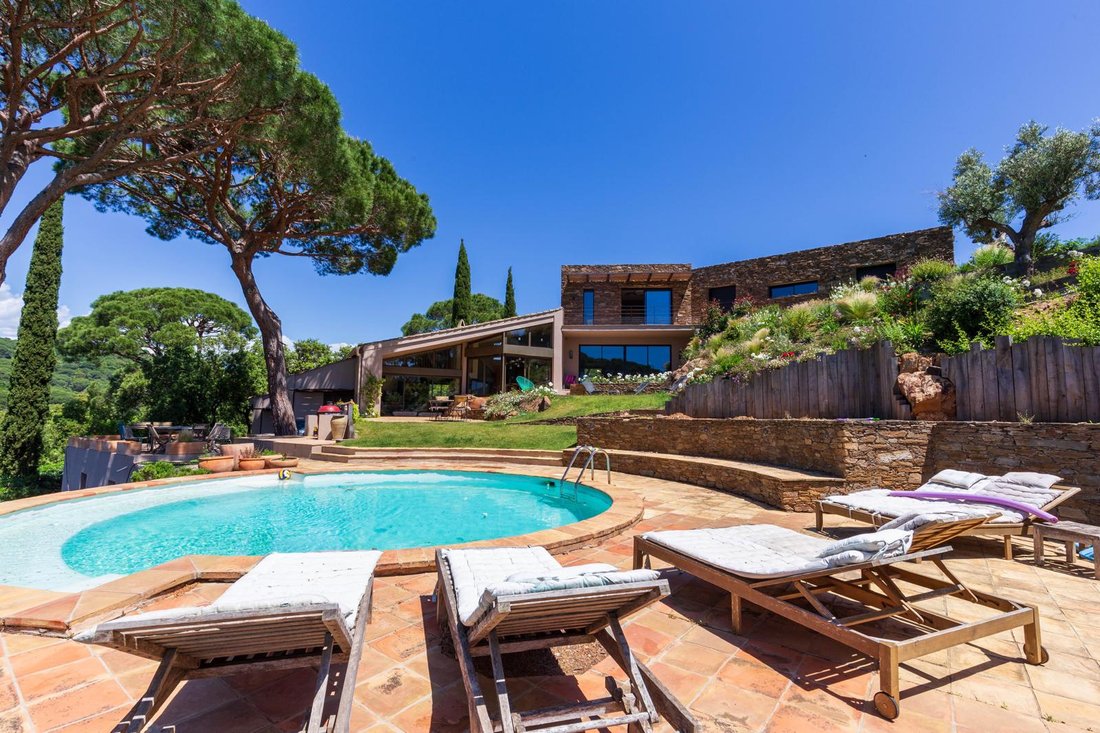 Villa in La Croix-Valmer, Provence-Alpes-Côte d'Azur, France 1 - 16297160