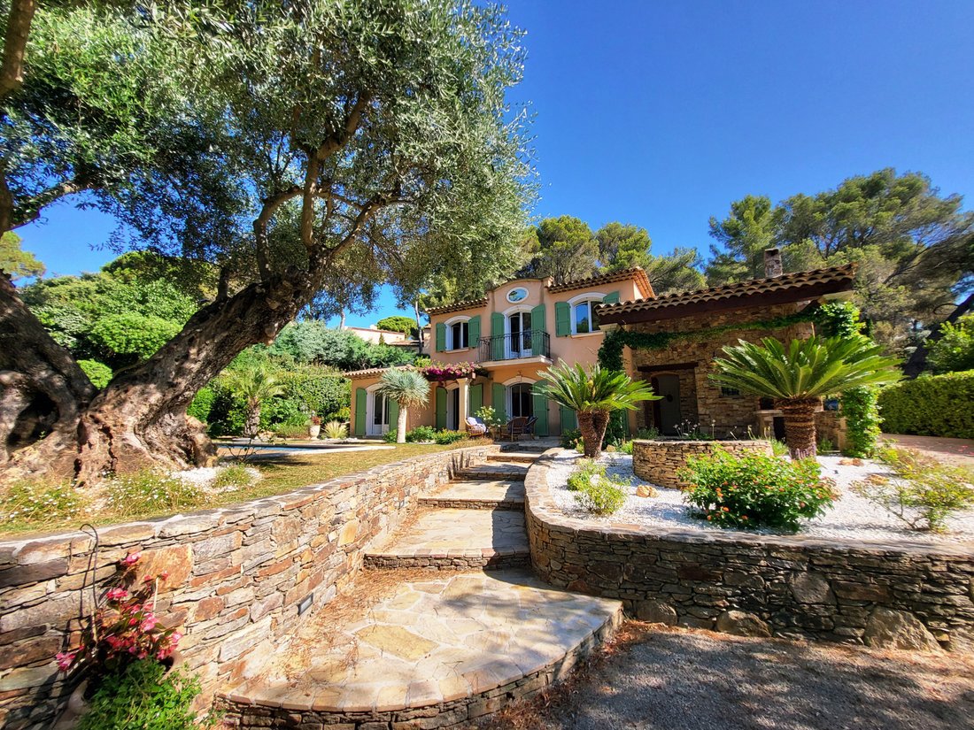 Villa in Nord, Cavalaire-sur-Mer, France 1 - 16296534