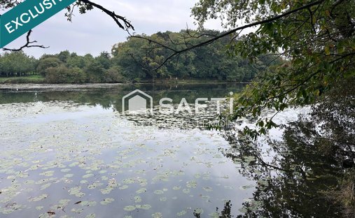 At The Gates Of Vitré Castle Of 12200 M² Land Of More Than 5 Ha