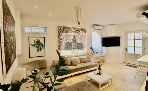 House in Zone Est Diffuse, Saint-Tropez, France 1