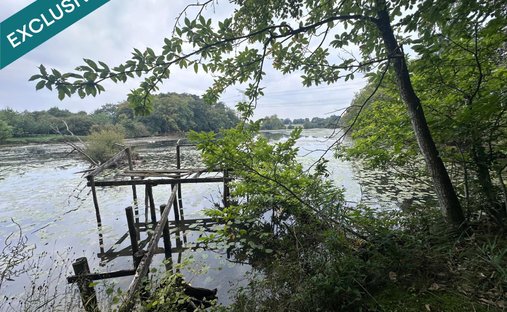 At The Gates Of Vitré Castle Of 12200 M² Land Of More Than 5 Ha