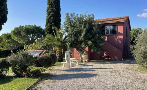 Farm Ranch in Cecina Centro, Cecina, Tuscany 1