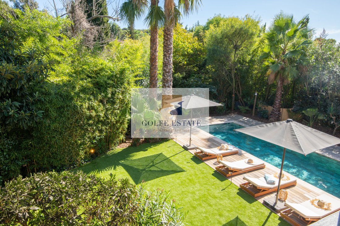 Villa in La Croix-Valmer, Provence-Alpes-Côte d'Azur, France 1 - 16297720