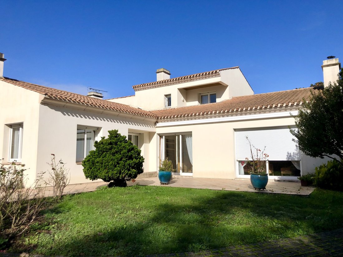 House in La Roche-sur-Yon, Pays de la Loire, France 1 - 16297328
