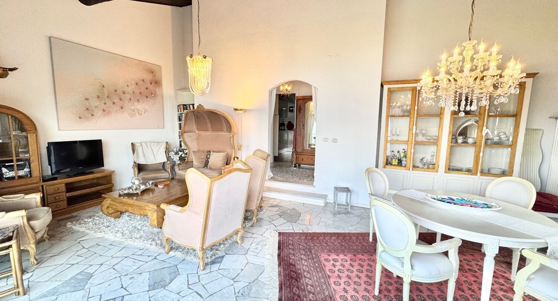House in Luino, Lombardy, Italy 2 - 16296129