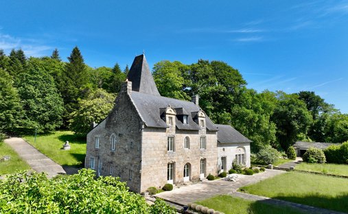 Castle for Sale in Riec-sur-Belon, Brittany, France