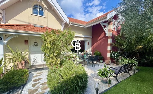 House in Aiguillon, Arcachon, France 1