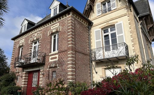 Castle for Sale in Saint-Valery-en-Caux, Normandy, France
