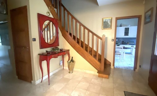 House 379m² Living Space, Great Comfort And Geothermal Energy