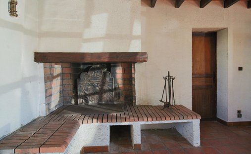Castle for Sale in Saint-Loubès, Nouvelle-Aquitaine, France