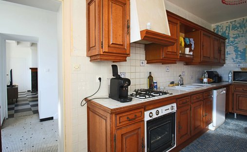 Castle for Sale in Saint-Loubès, Nouvelle-Aquitaine, France