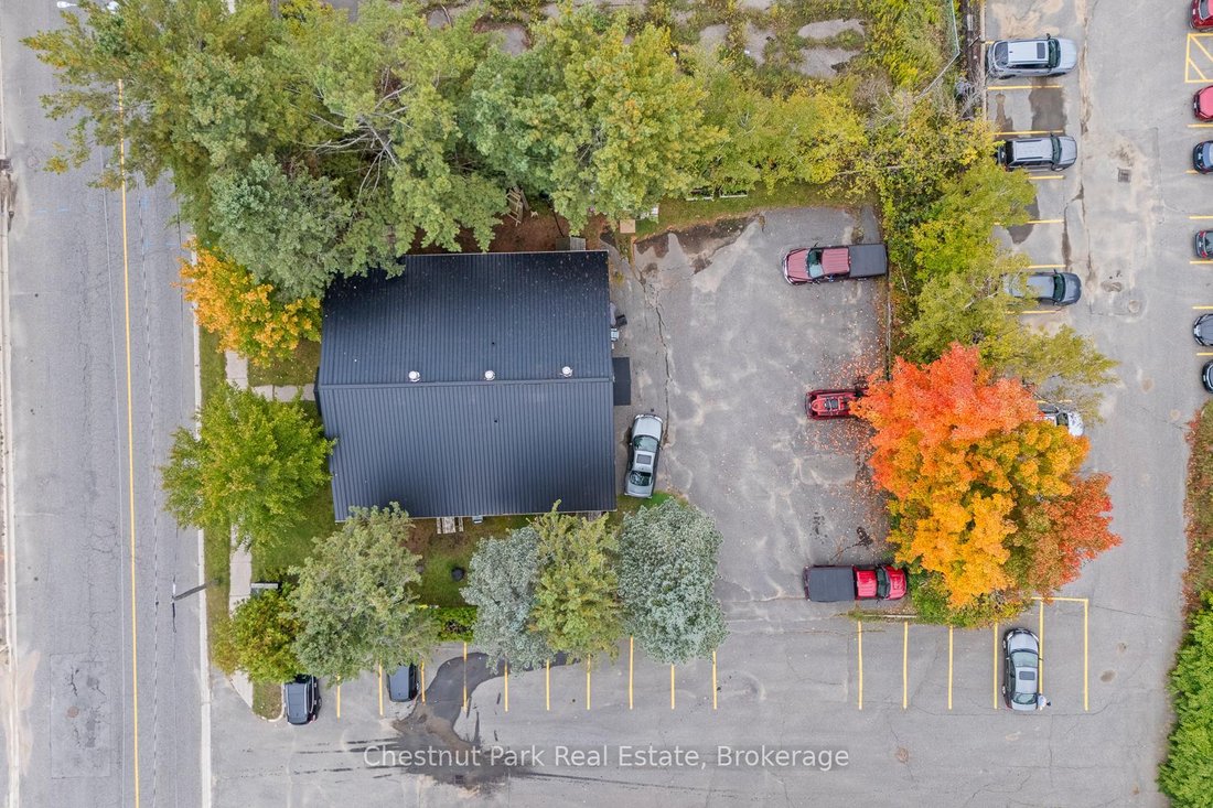 4348 Hiram St Parking