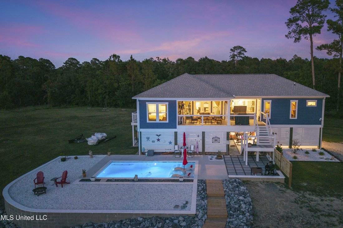 House in Biloxi, Mississippi, United States 2 - 16316644