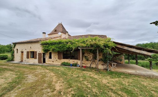 The Noble Chartreuse With Swimming Pool And Pigeoneer