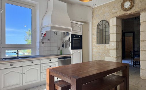 Castle for Sale in Seyches, Nouvelle-Aquitaine, France