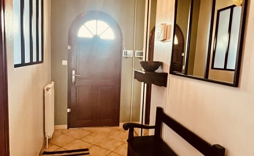 Castle for Sale in Saint-Loubès, Nouvelle-Aquitaine, France