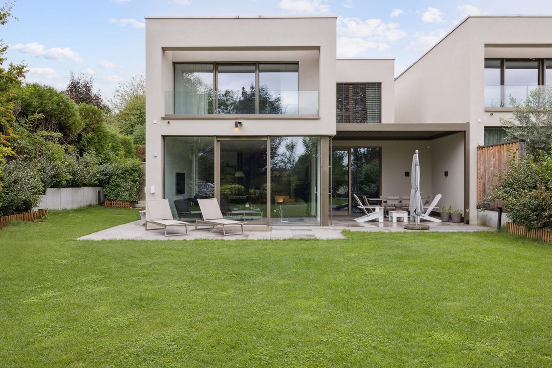 Contemporary Villa In The Heart Of Vésenaz