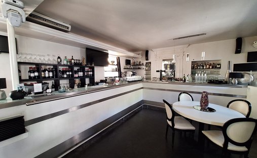 Castle for Sale in Penne-d'Agenais, Nouvelle-Aquitaine, France