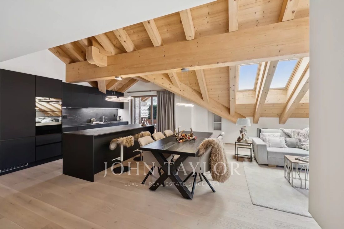 Spacious Semi Attic Apartment With Panoramic View