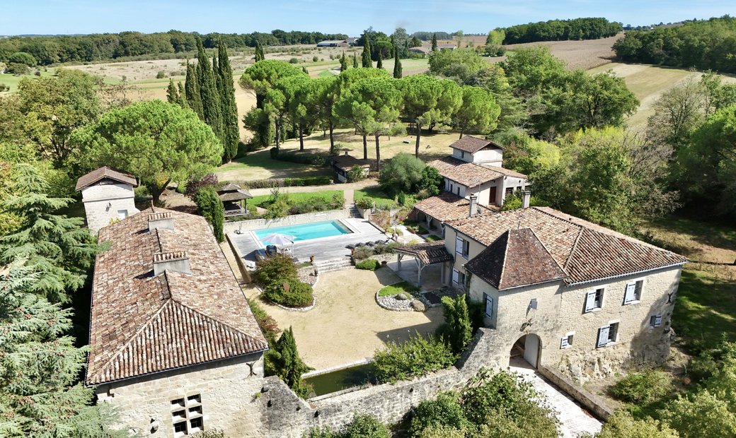 Castle for Sale in Marmande, Nouvelle-Aquitaine, France