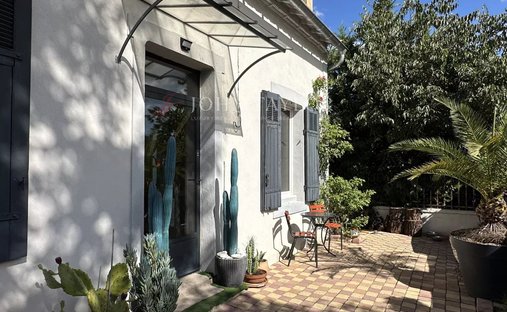 Townhouse in Eygalières, Provence-Alpes-Côte d'Azur, France 1