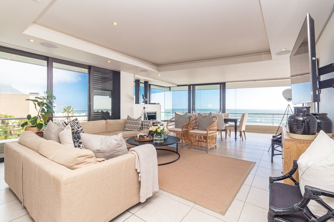 Apartment in Camps Bay, Atlantic Seaboard, Cape Town 1 - 16320119