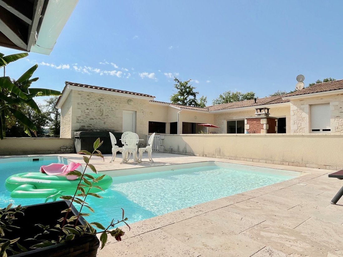 House in Plaisance, Nouvelle-Aquitaine, France 1 - 16314845