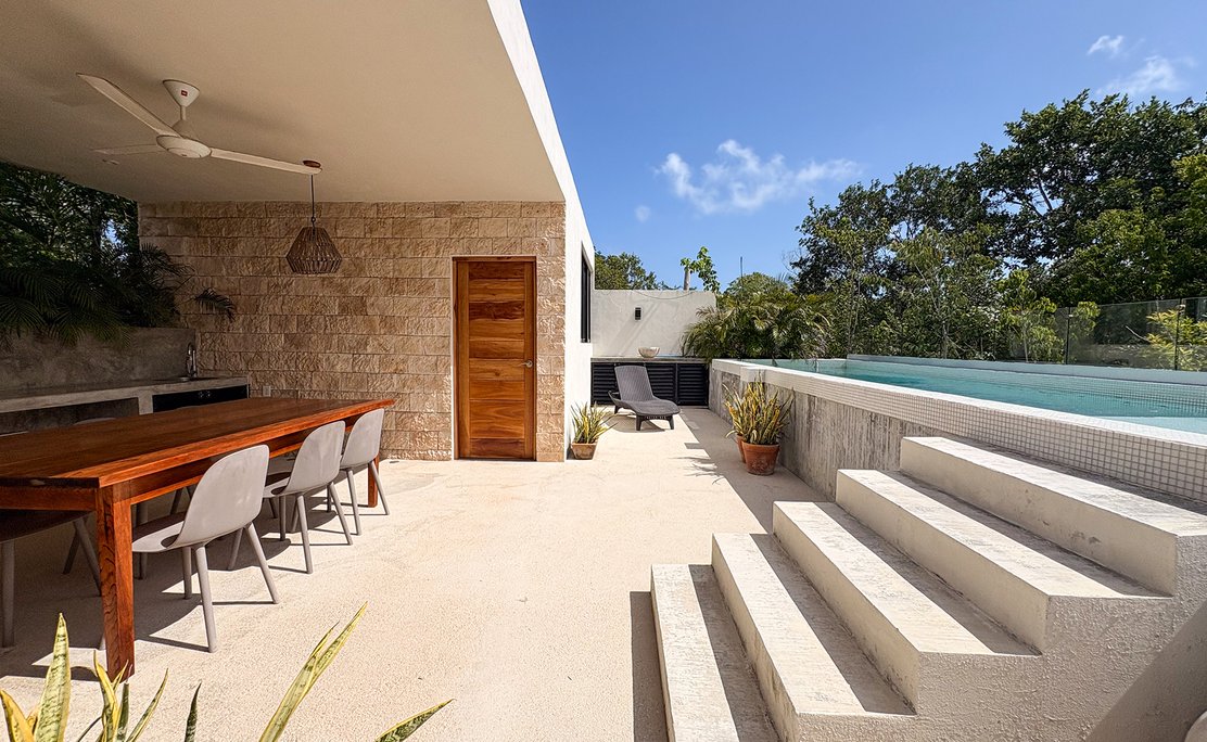 Unique investment building with three units and rooftop terrace 1