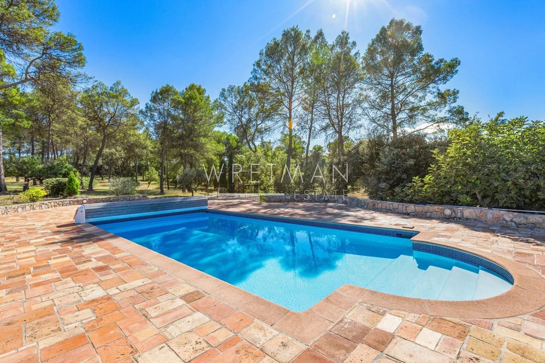 Estate in Taradeau, Provence-Alpes-Côte d'Azur, France 2 - 16317275