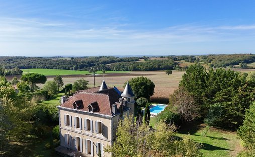Castle for Sale in Seyches, Nouvelle-Aquitaine, France