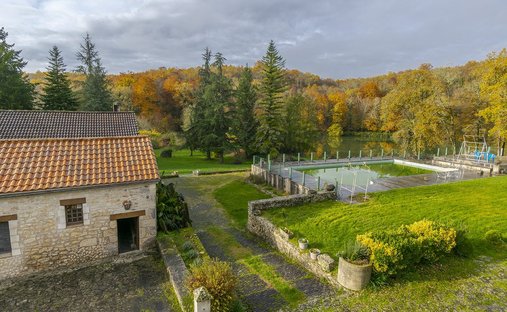 Castle for Sale in Brantôme en Périgord, Nouvelle-Aquitaine, France