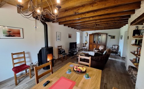 The Noble Chartreuse With Swimming Pool And Pigeoneer