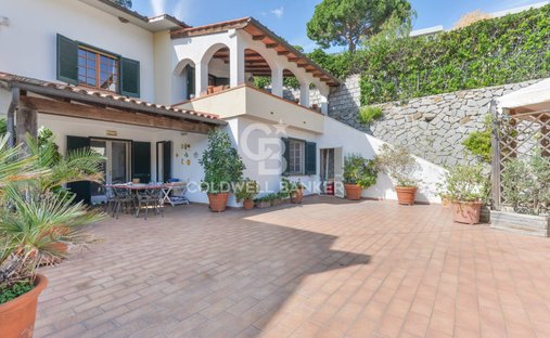 Villa in Marina di Campo, Tuscany, Italy 1