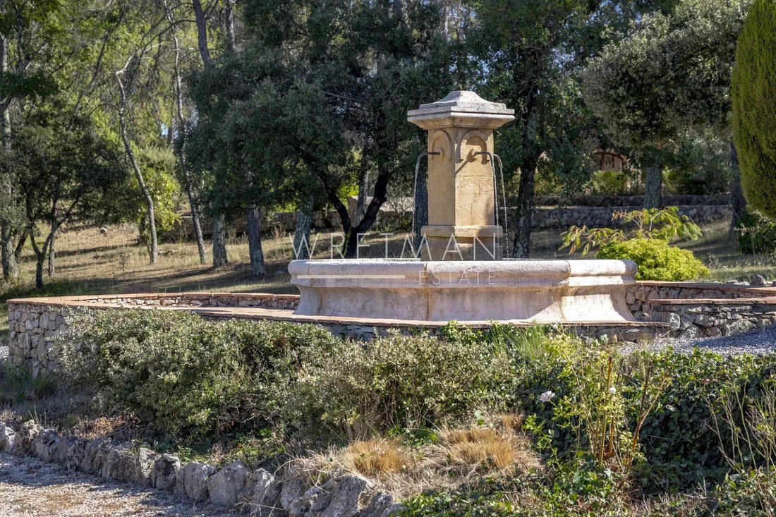 Estate in Taradeau, Provence-Alpes-Côte d'Azur, France 3 - 16317275