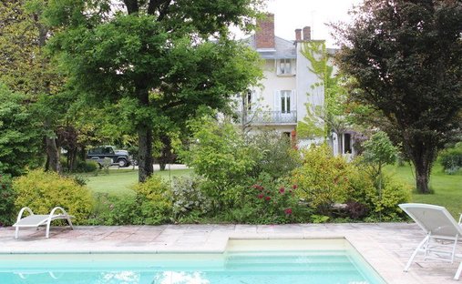 House in Parc la Verrerie-Le Guide, Le Creusot, France 1