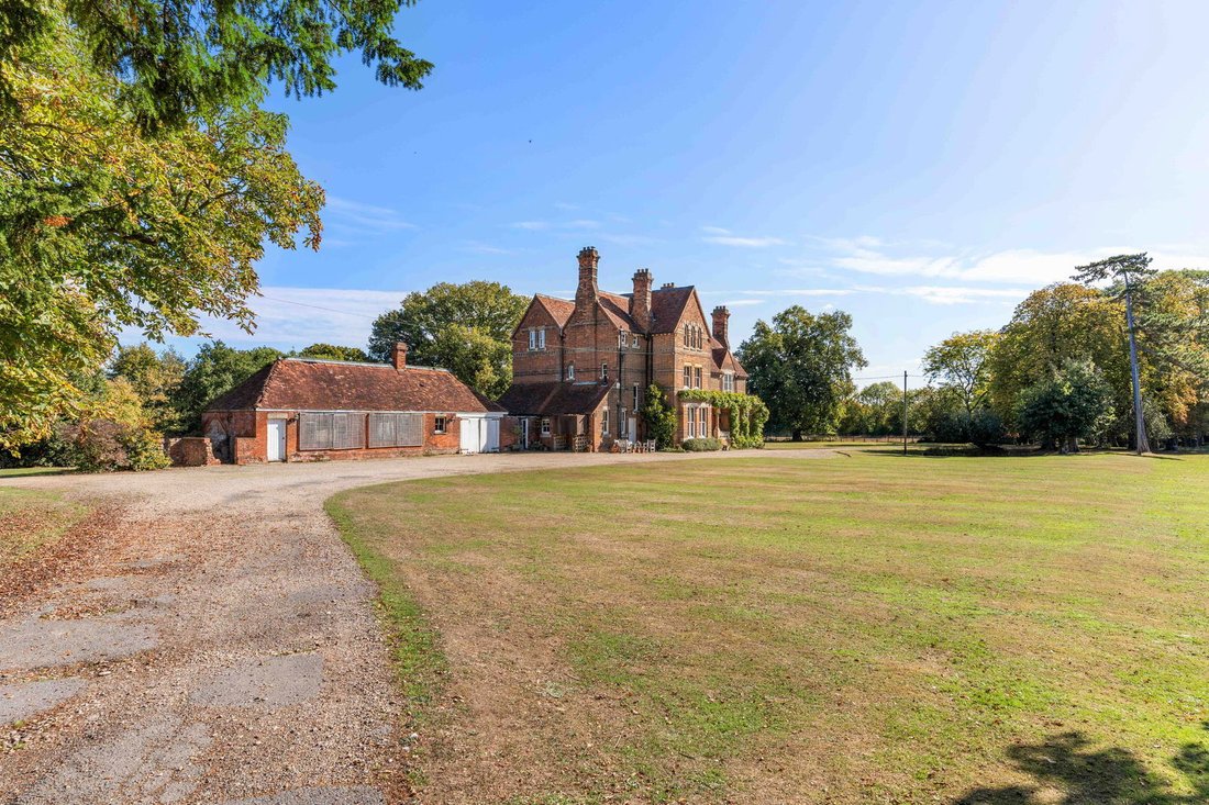 House in Navestock, England 4 - 16311596