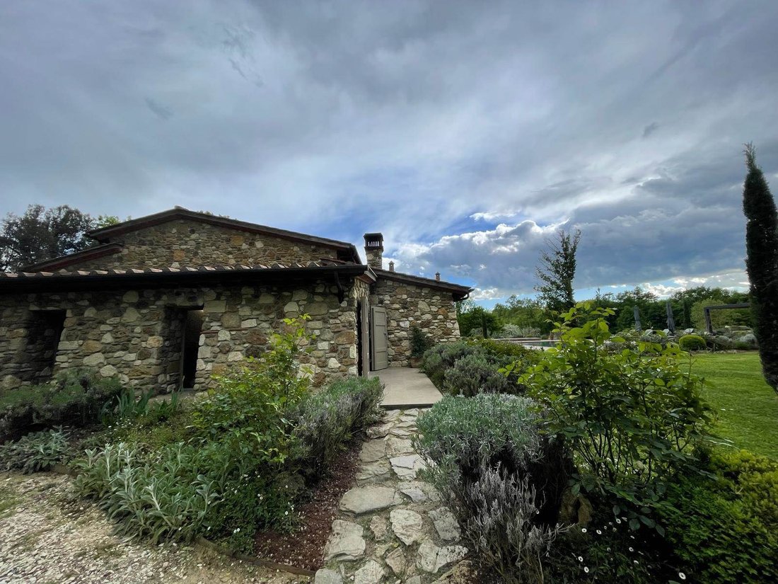 Villa in Fucecchio, Tuscany, Italy 5 - 16311247